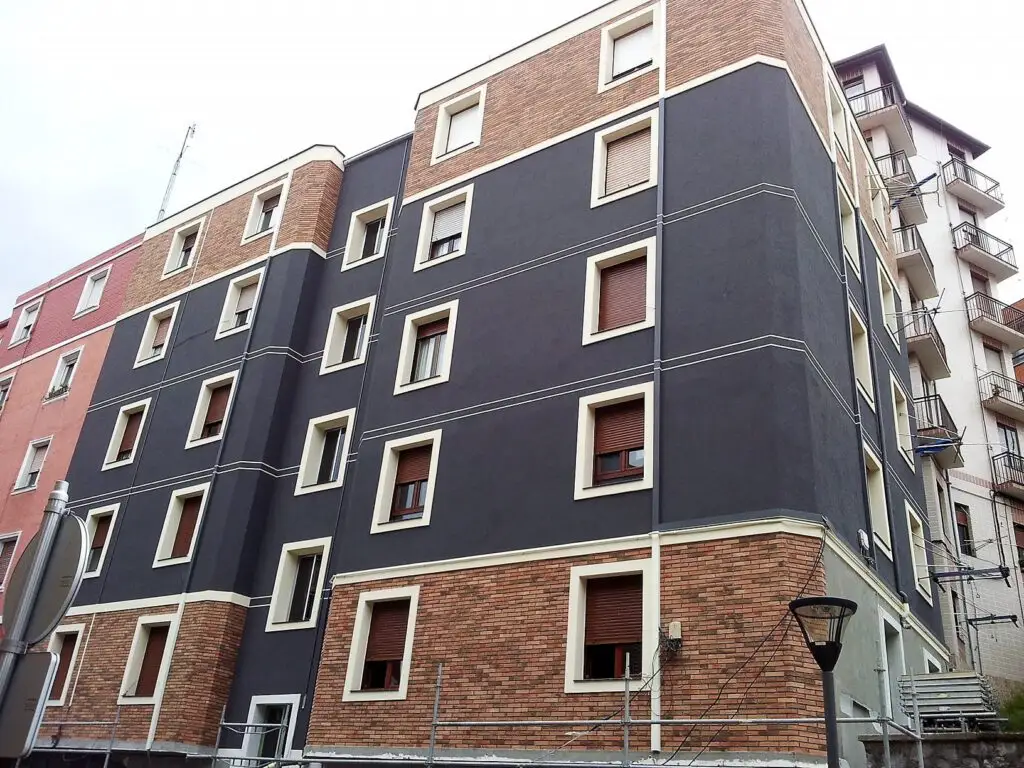 Comprehensive rehabilitation of buildings and spaces in Barcelona
